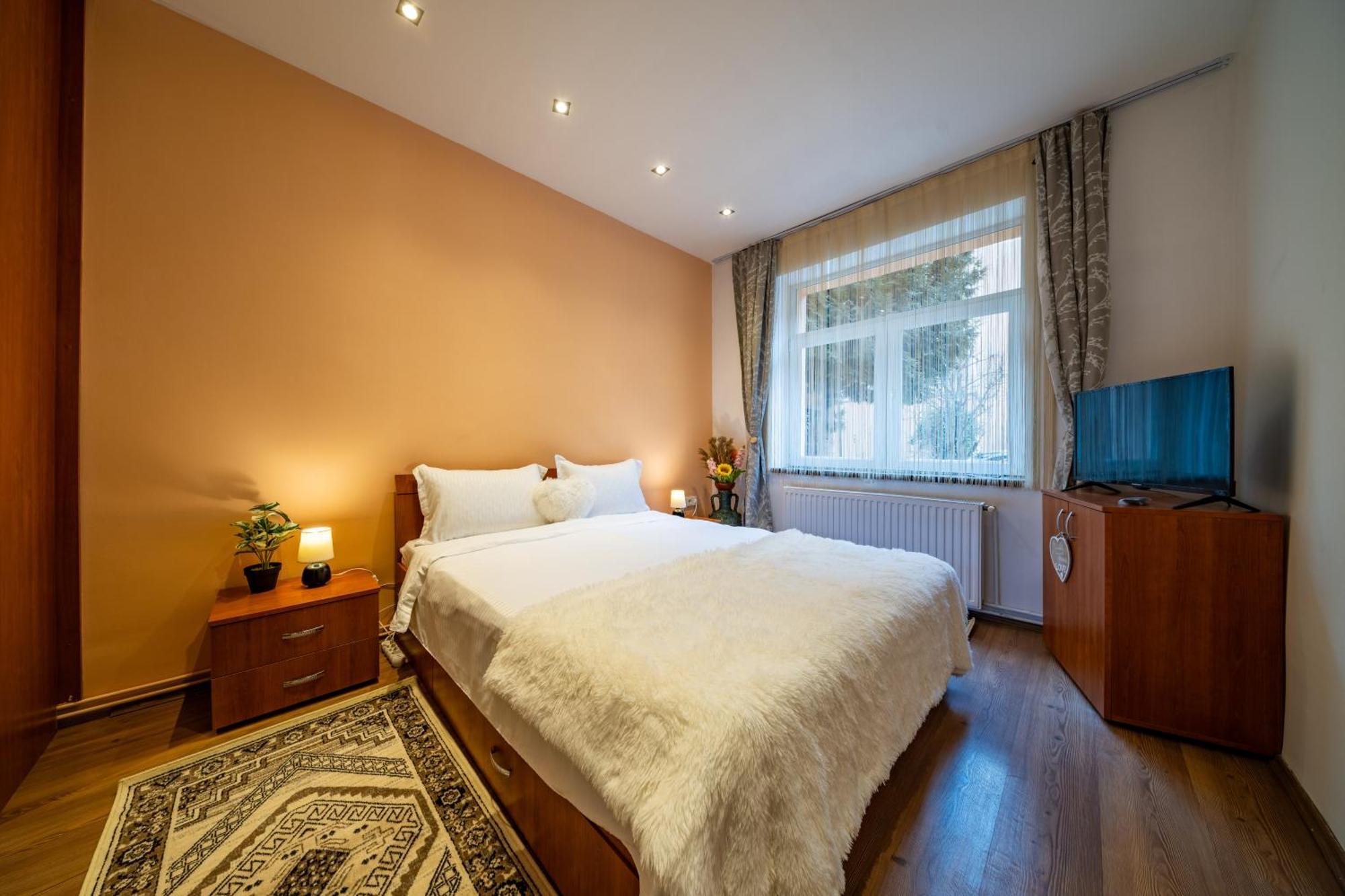 John Residence Apartment Brasov With Parking Option Екстериор снимка