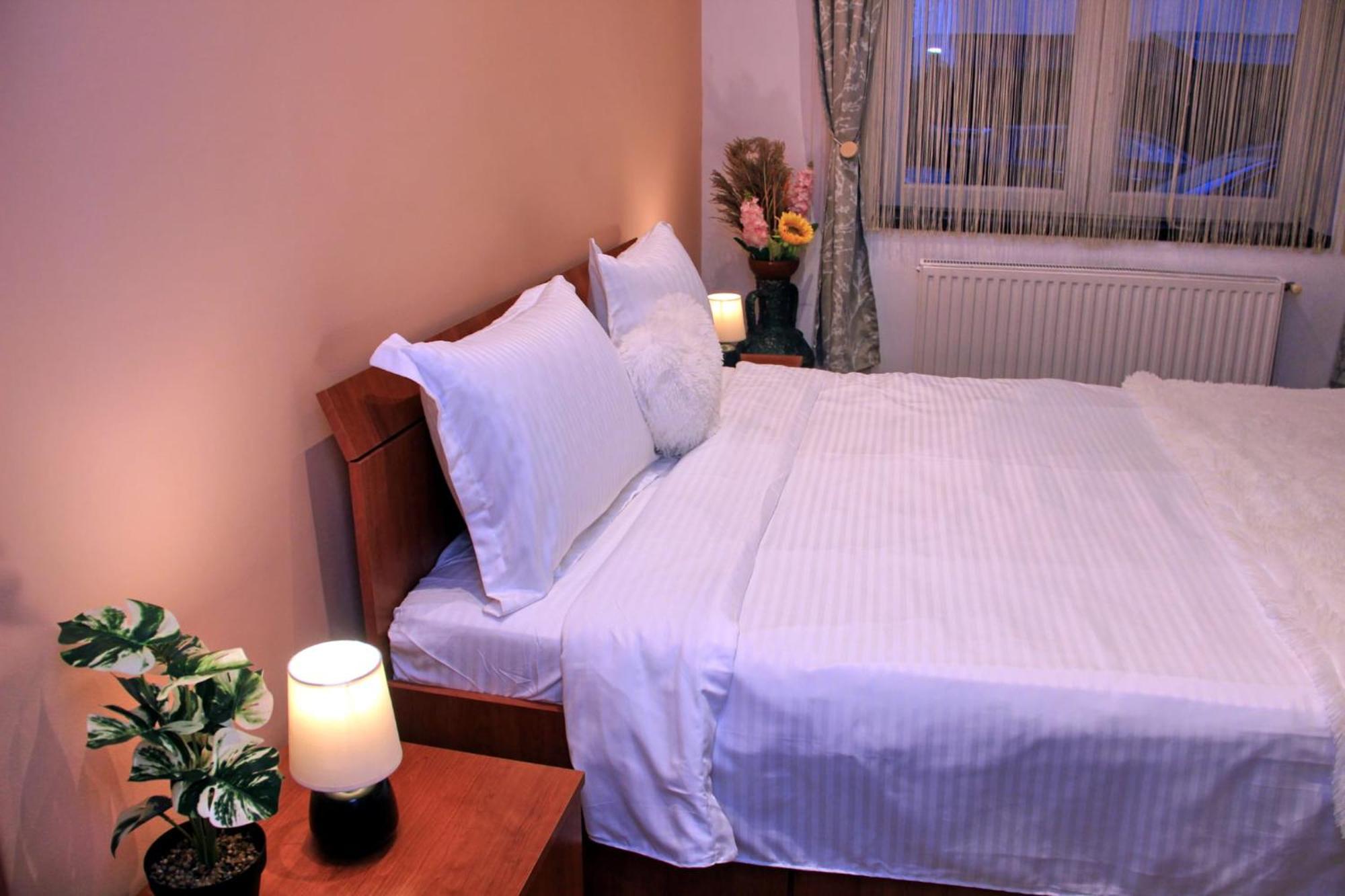 John Residence Apartment Brasov With Parking Option Екстериор снимка