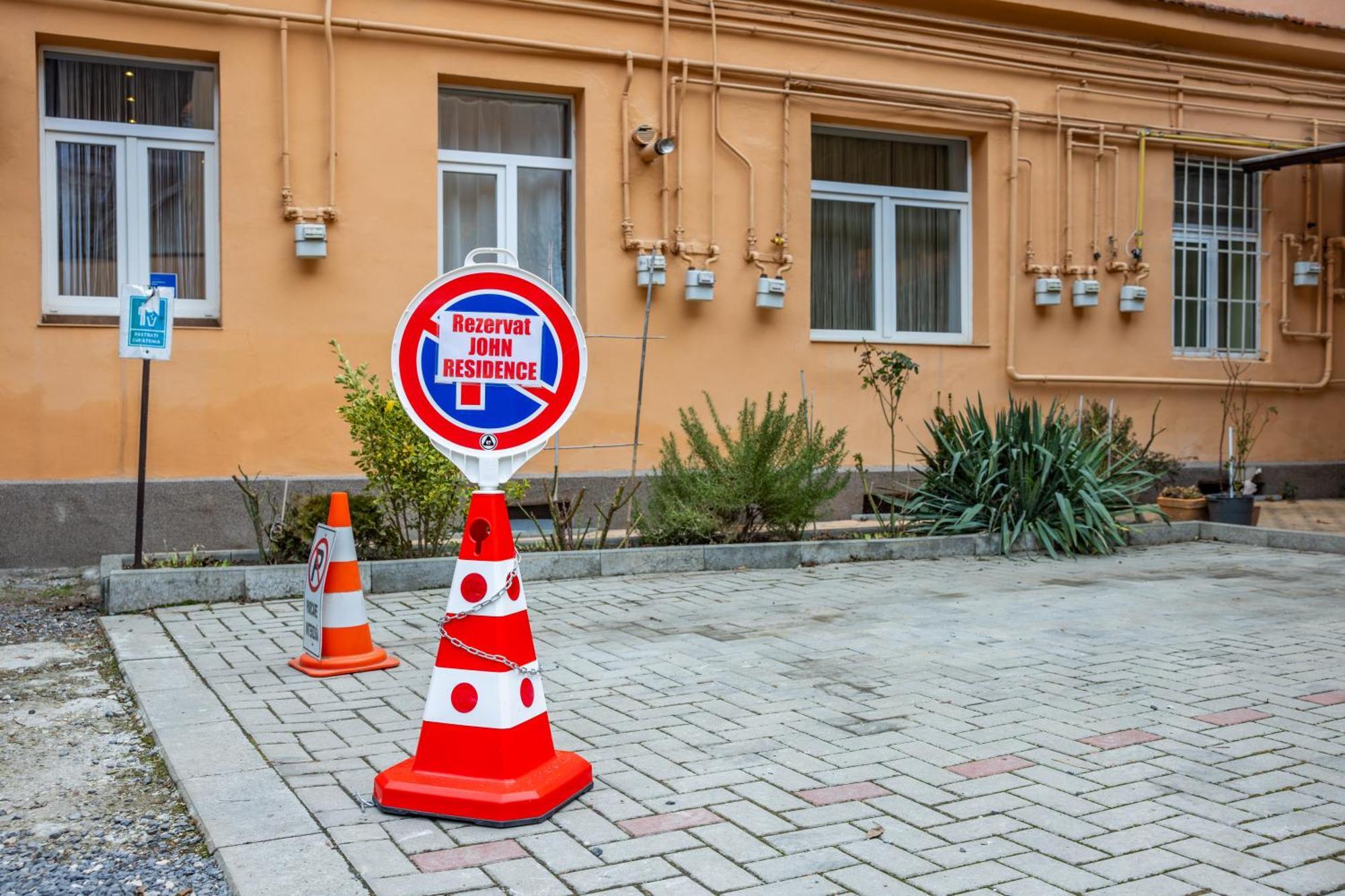 John Residence Apartment Brasov With Parking Option Екстериор снимка