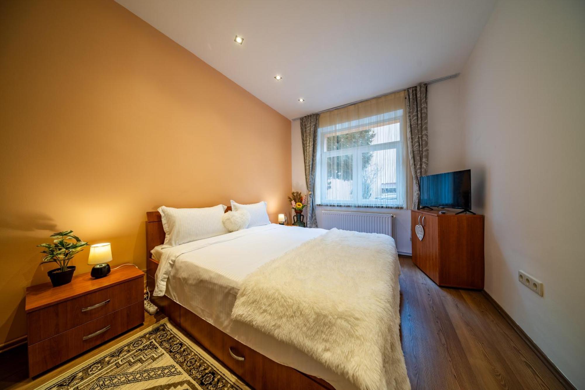 John Residence Apartment Brasov With Parking Option Екстериор снимка
