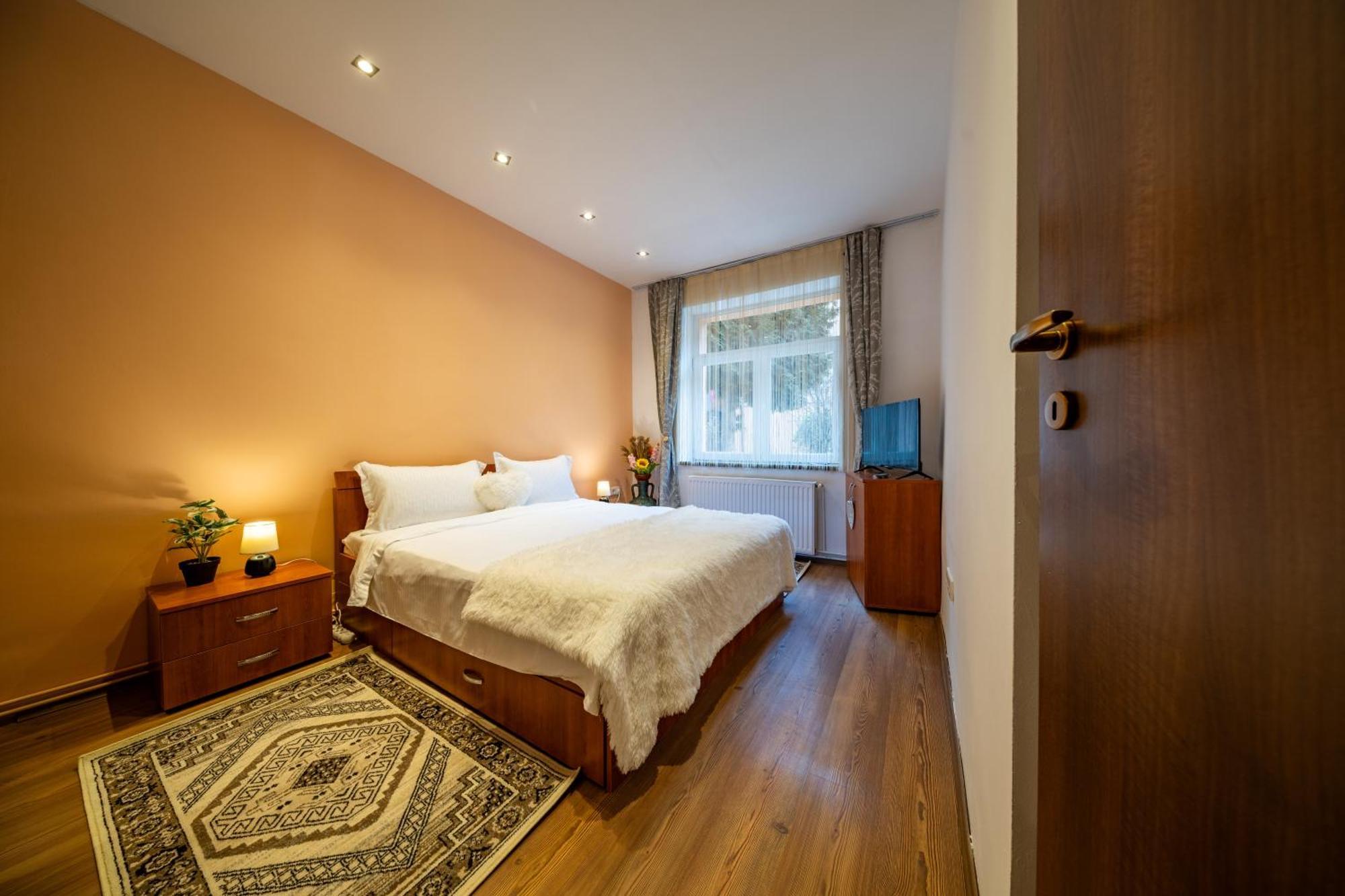 John Residence Apartment Brasov With Parking Option Екстериор снимка